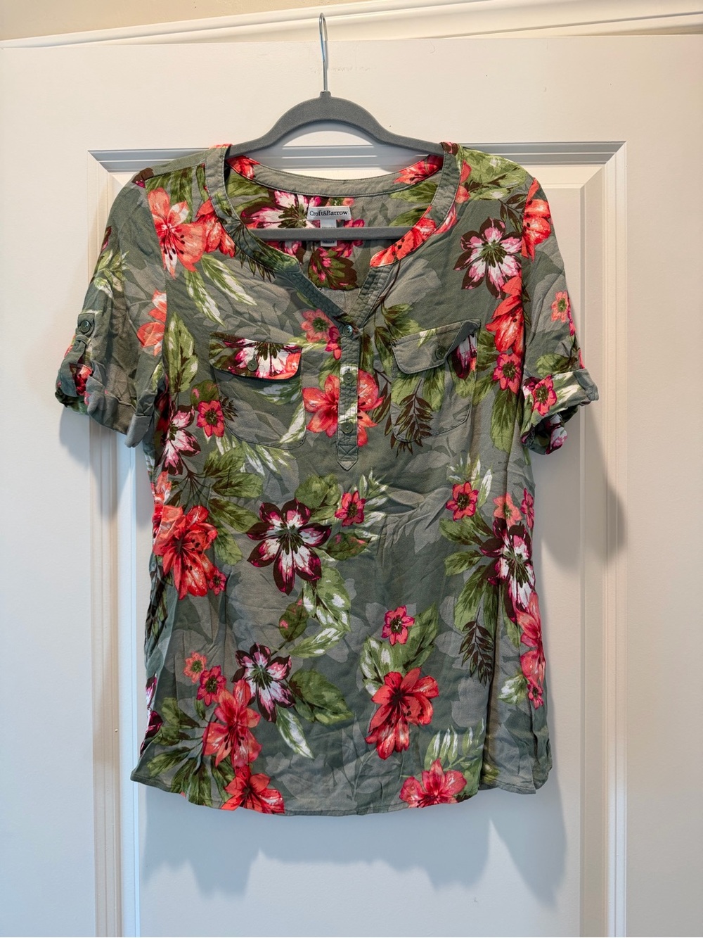 croft & barrow Green Floral Short-Sleeve Tunic with Pink and Red Blooms